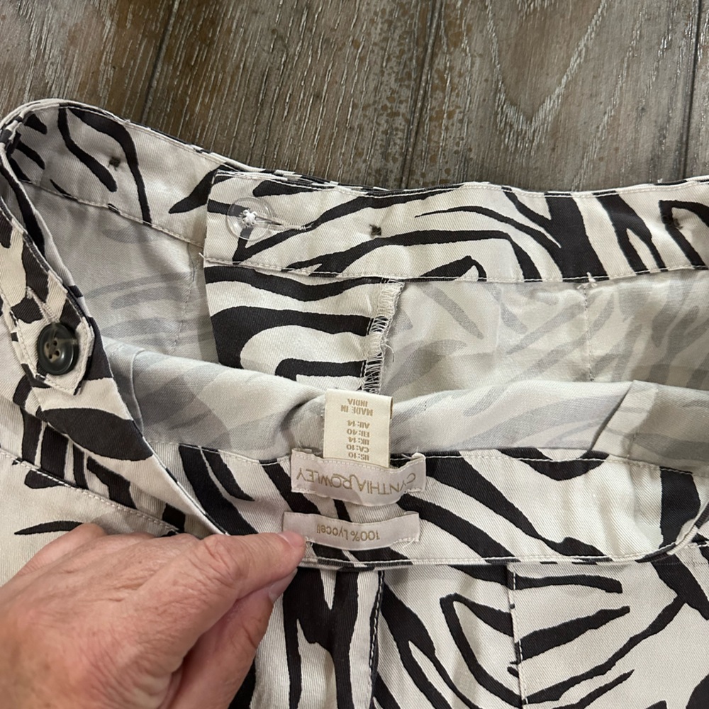 Cynthia Rowley Zebra Print Women's Shorts - Picture 10 of 14